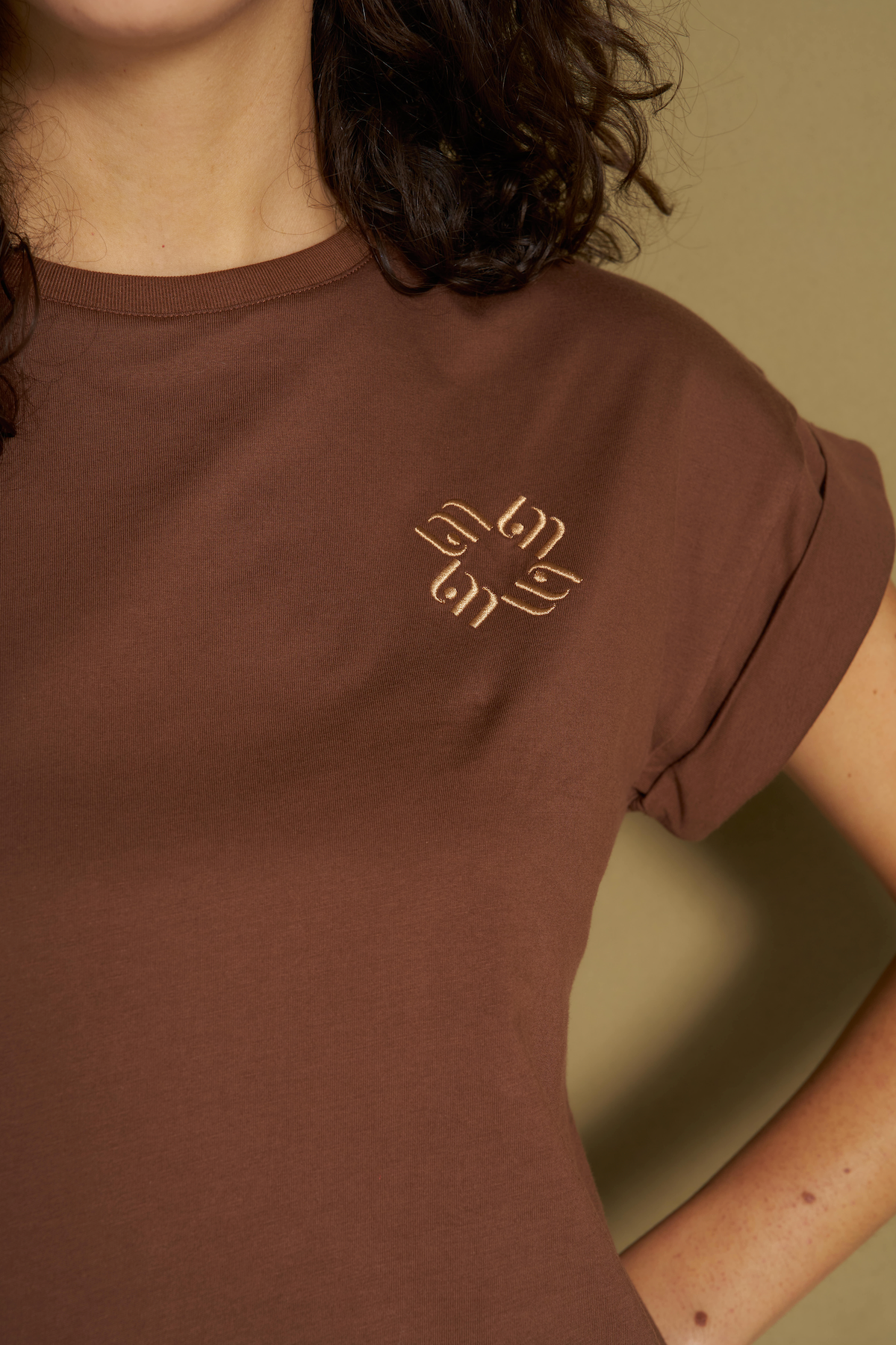 Lofty manner T-shirt Isole relaxed Rolled up Caramel