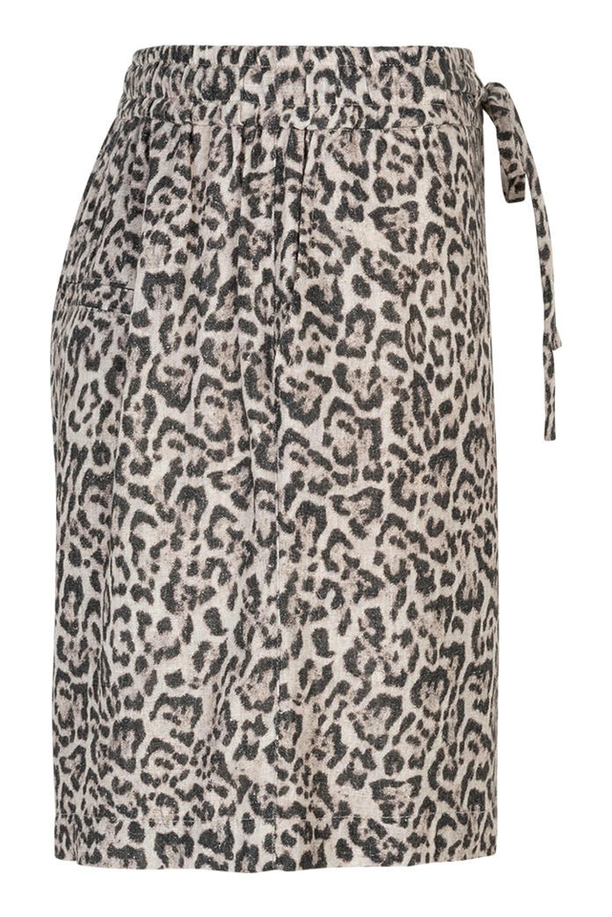 Red Button Short Leopard