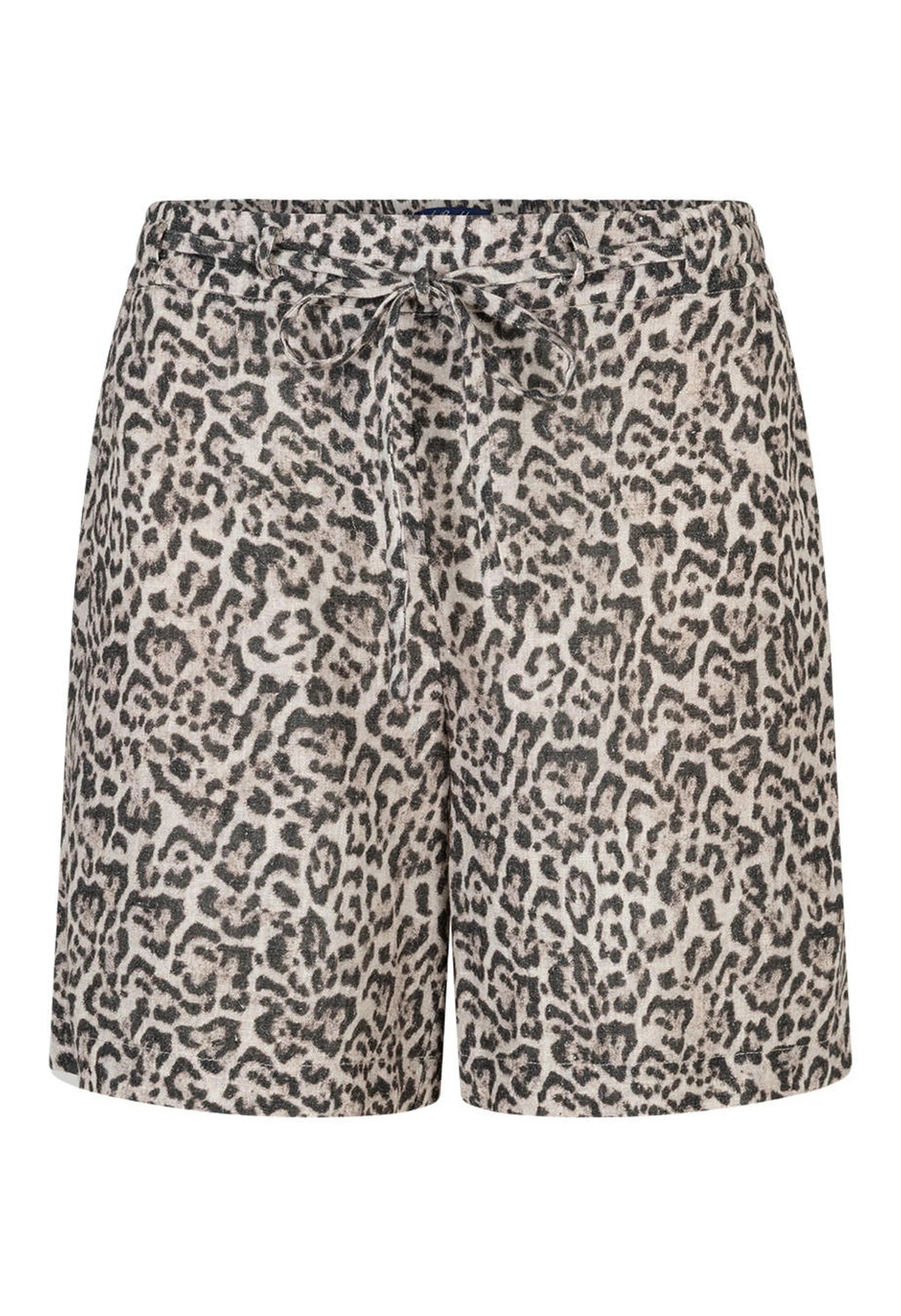 Red Button Short Leopard