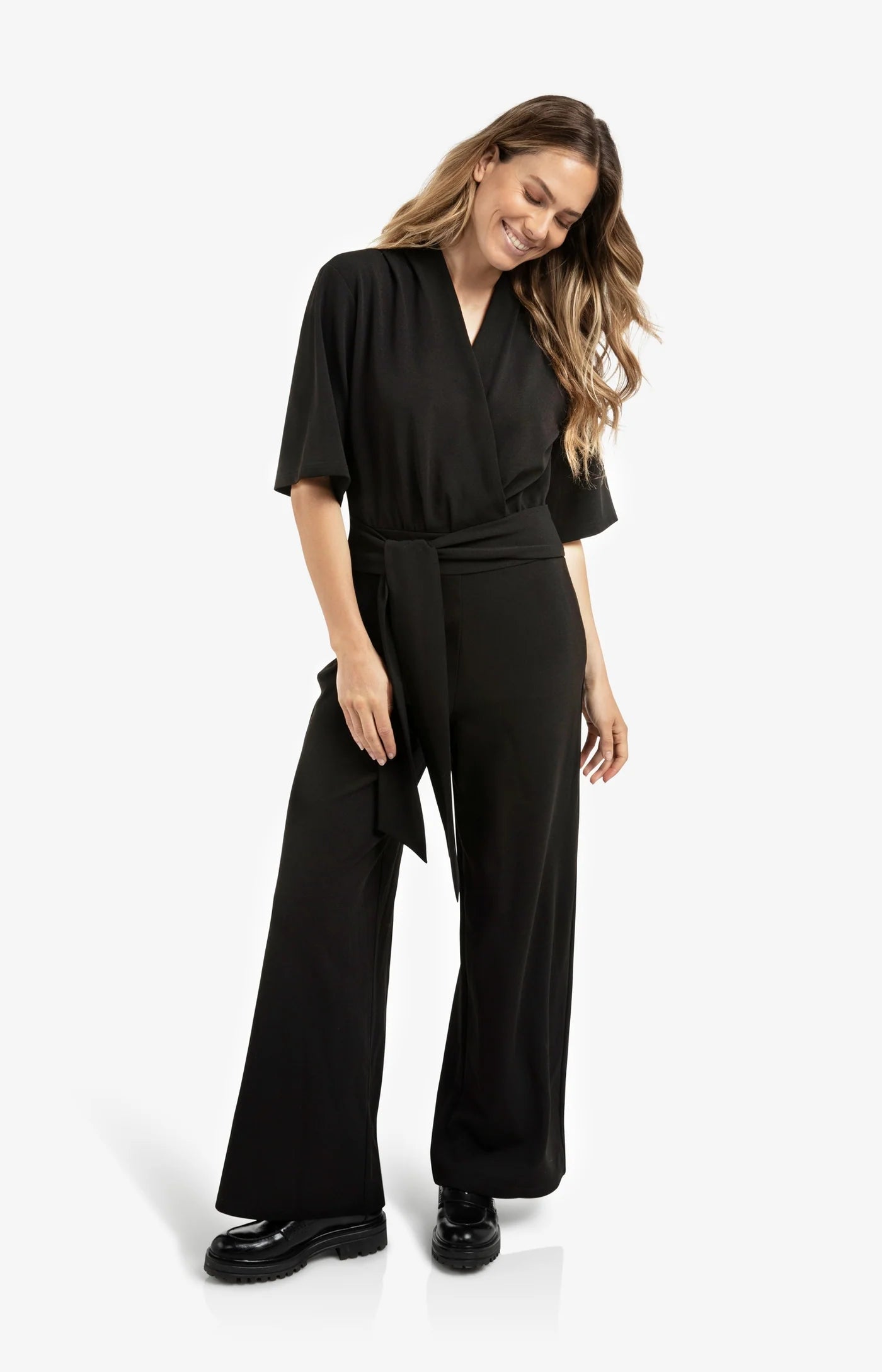 YAYA Jersey Jumpsuit Met Korte Mouwen En Strikceintuur Zwart