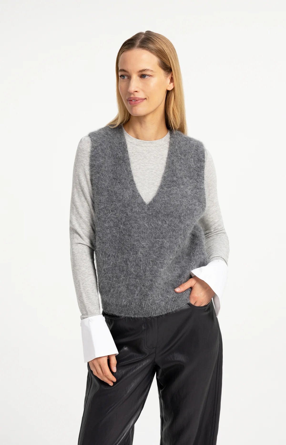 YAYA Zacht Gebreide Spencer Met Diepe V-hals Grey Melange