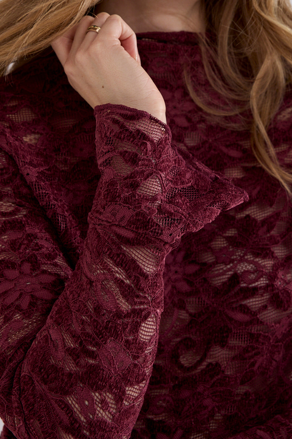 Tramontana Velvet Stretch Lace Top Promegranate