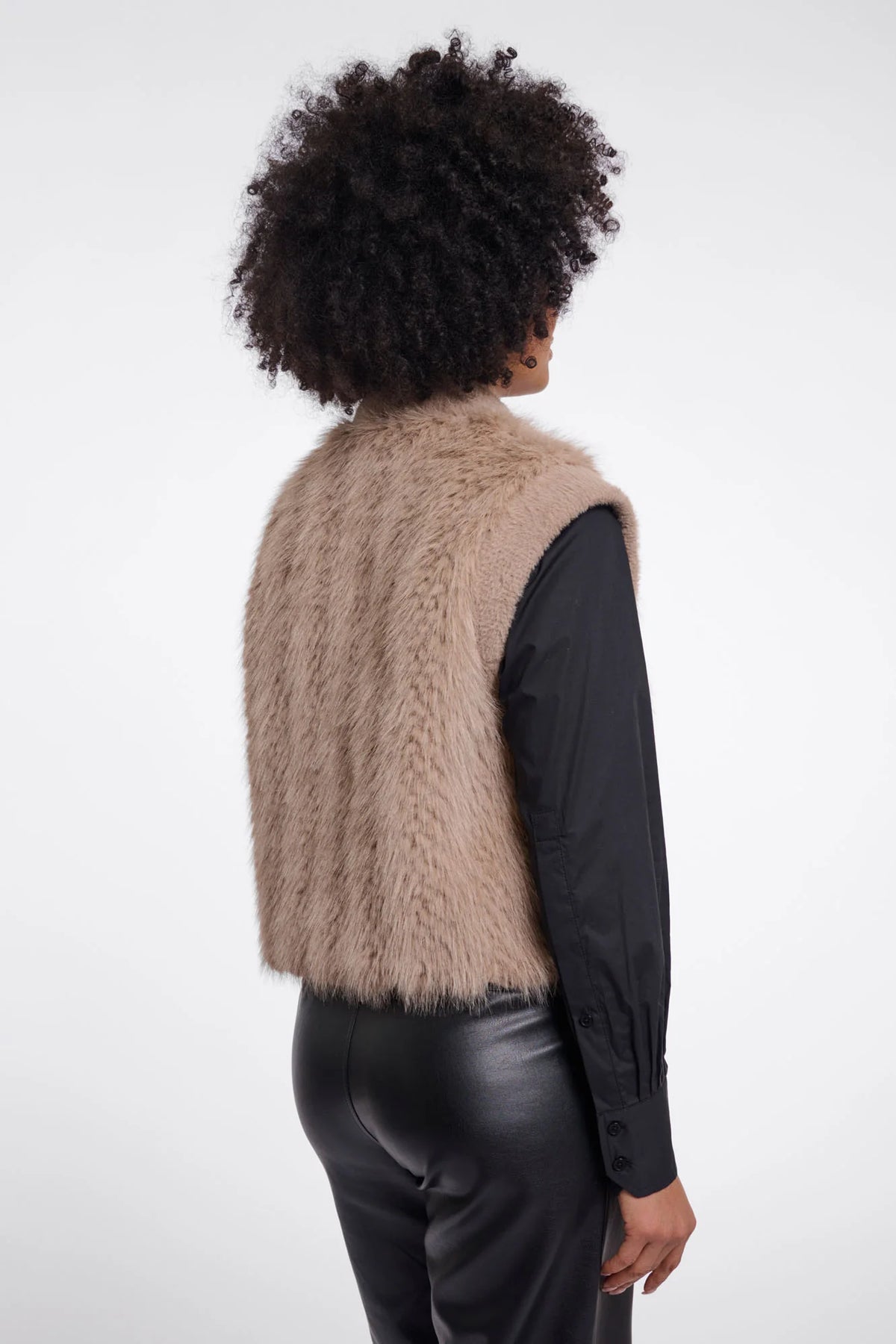 Rino&Pelle Fluffy Gilet Alvita Oat