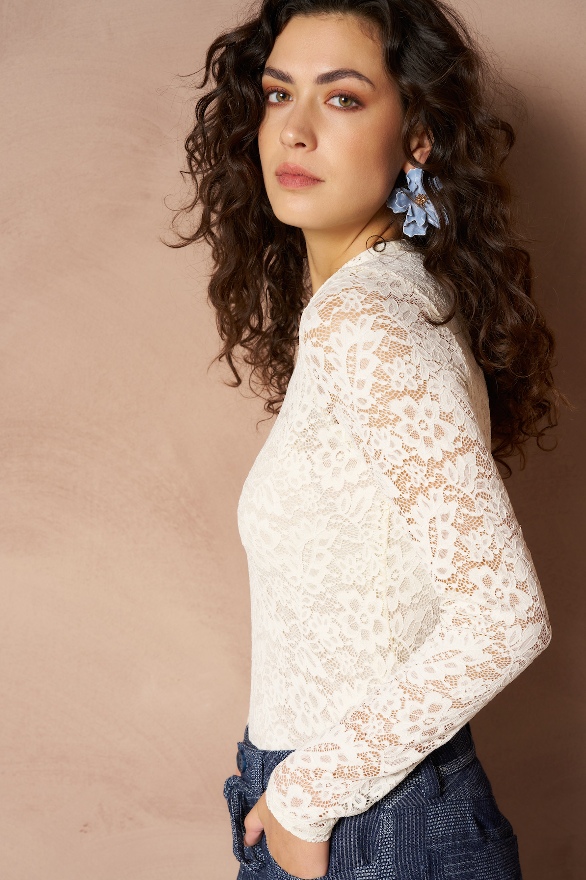 Lofty Manner Top Irea Classis Lace Cream