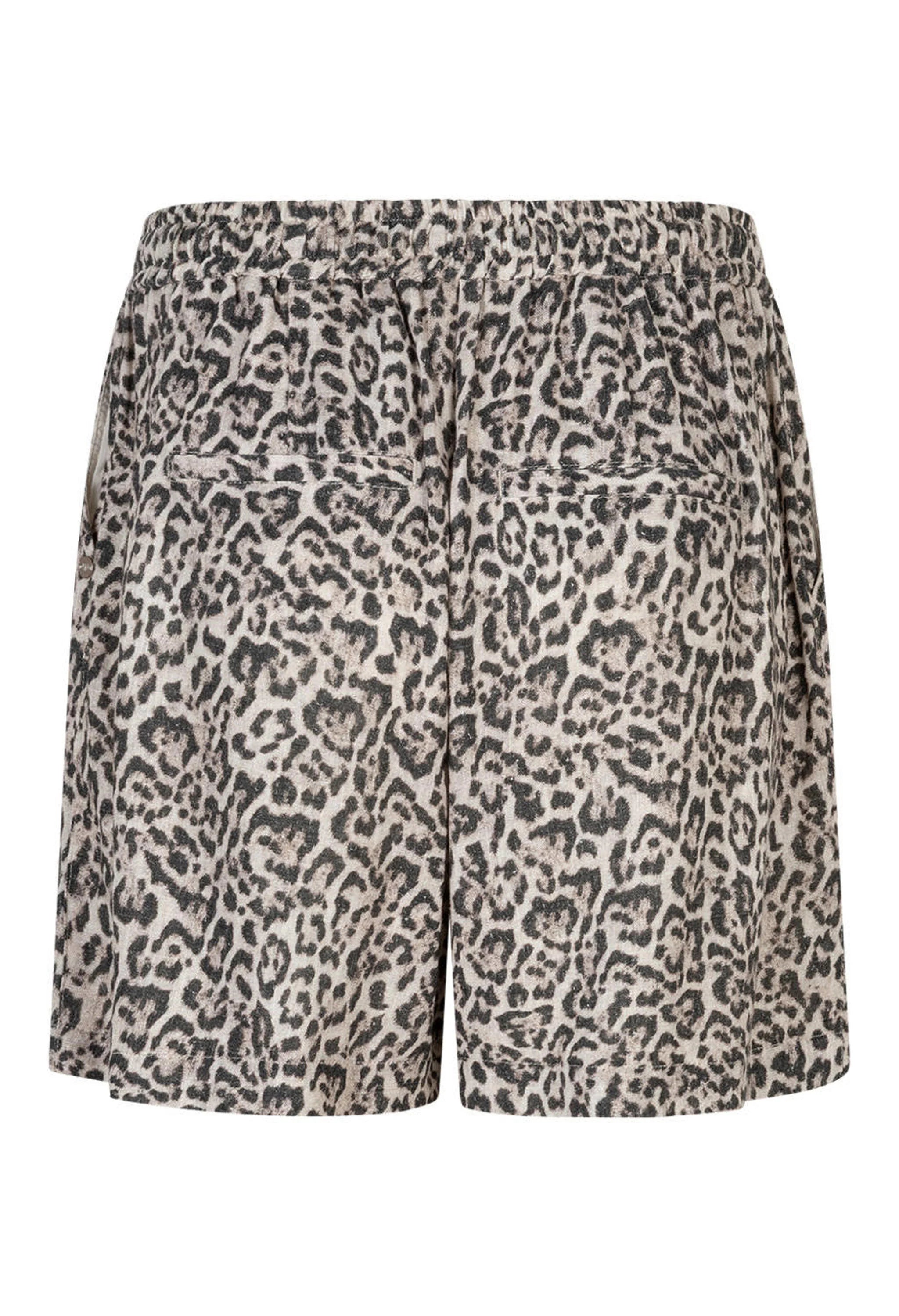Red Button Short Leopard