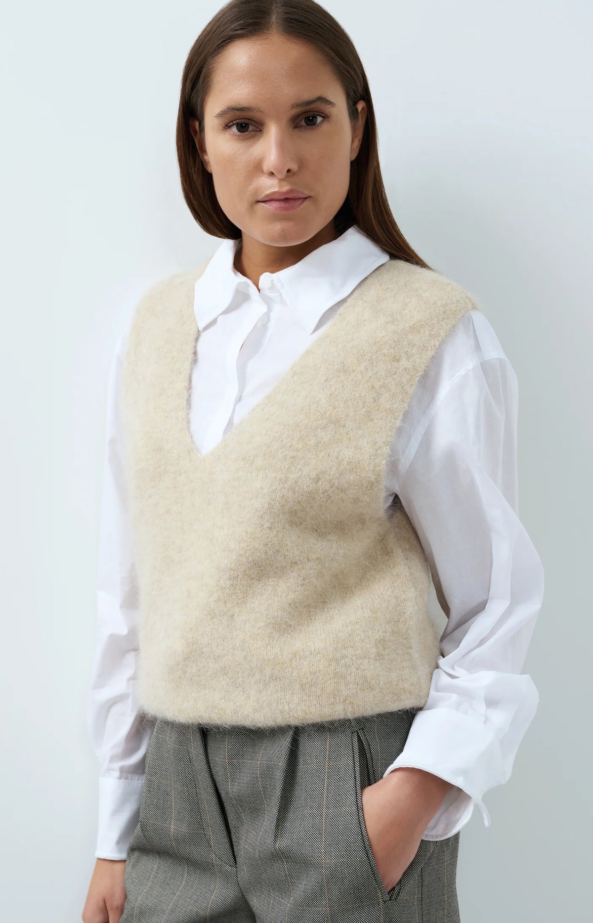 YAYA Zacht Gebreide Spencer Met Diepe V-hals Beige Melange